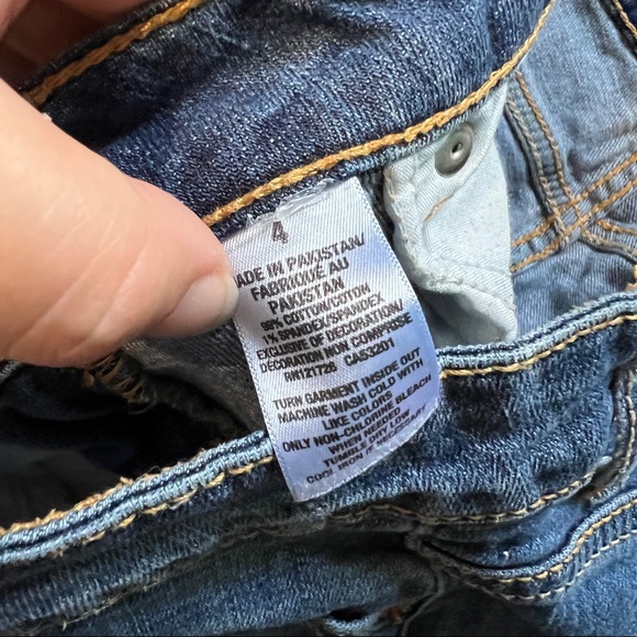 Aeropostale jean shorts midi denim distressed size 4 - Picture 7 of 7